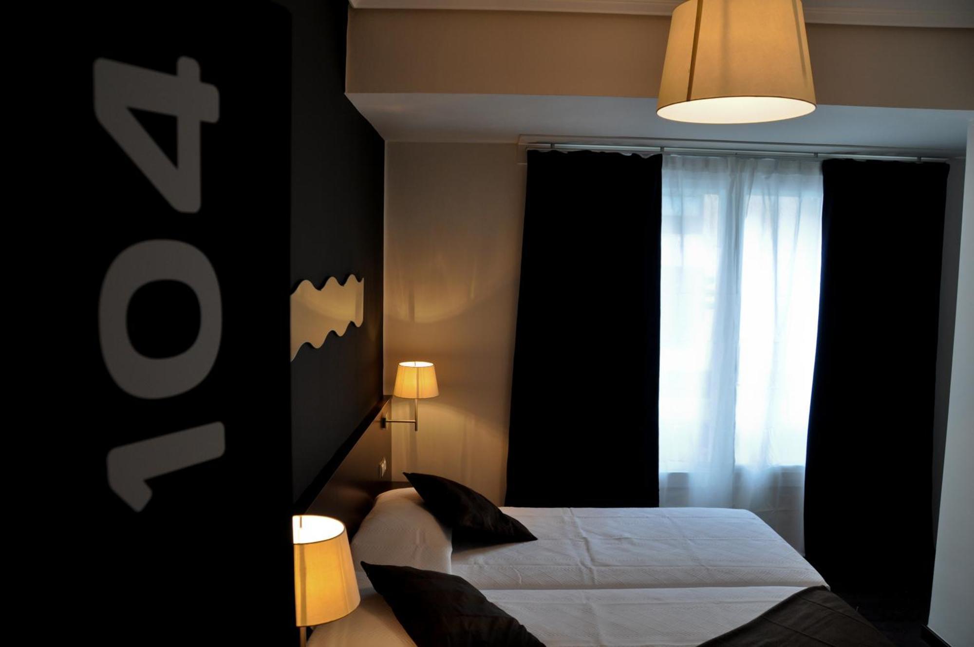 Hostal La Rotonda Ourense Exterior photo