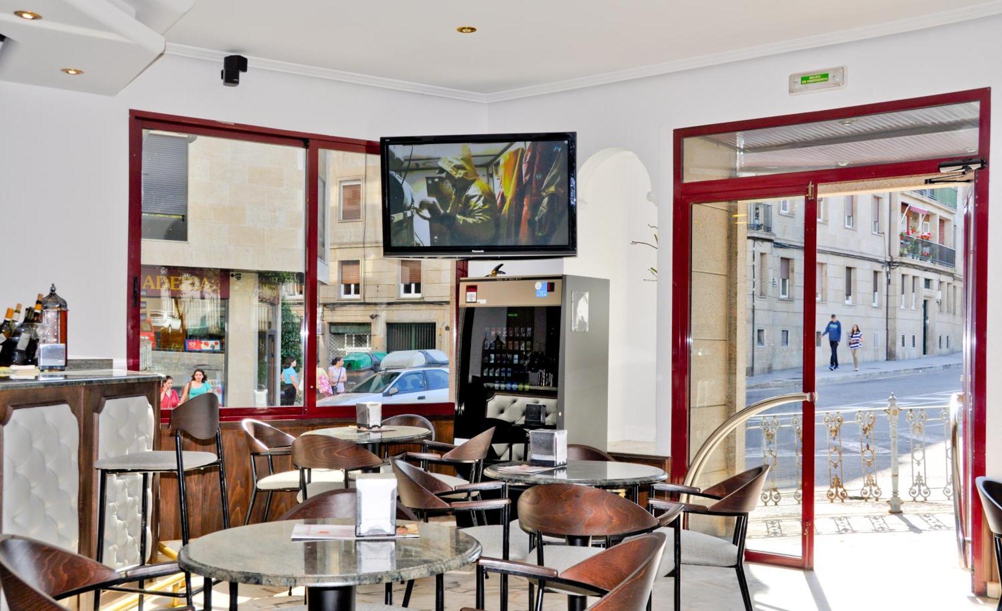 Hostal La Rotonda Ourense Exterior photo