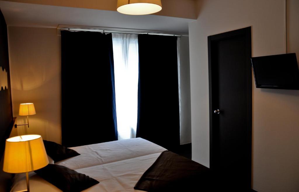 Hostal La Rotonda Ourense Room photo