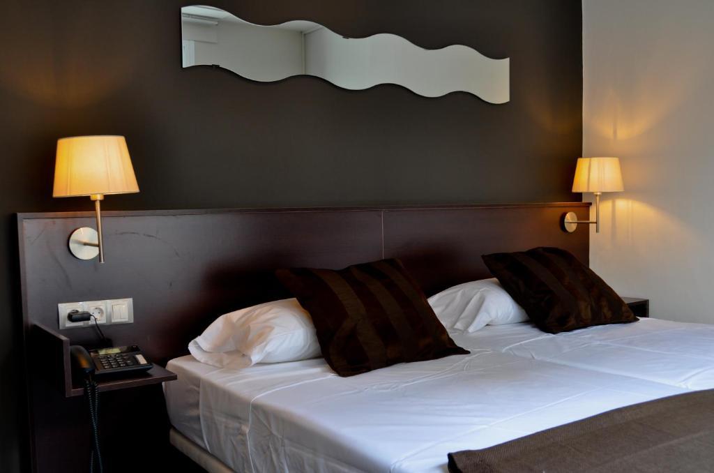 Hostal La Rotonda Ourense Room photo