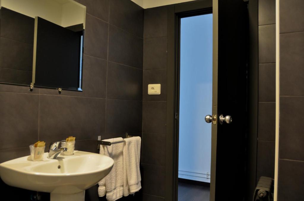 Hostal La Rotonda Ourense Room photo
