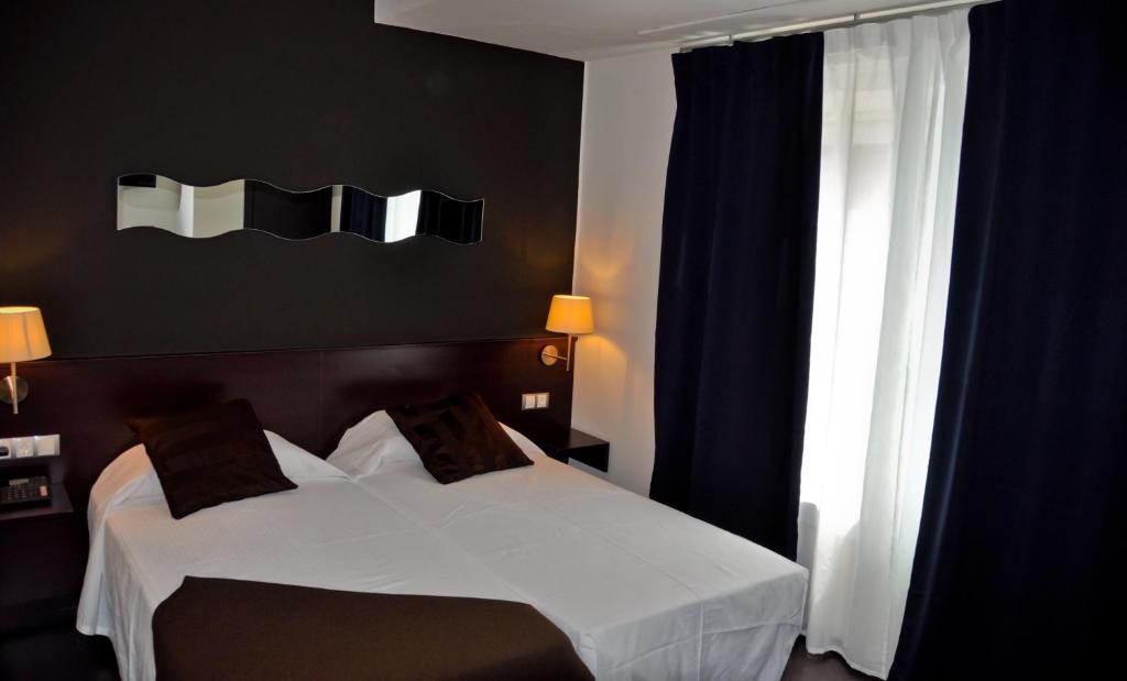 Hostal La Rotonda Ourense Room photo