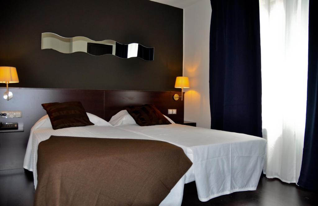 Hostal La Rotonda Ourense Room photo