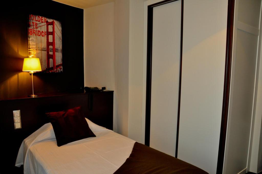 Hostal La Rotonda Ourense Room photo